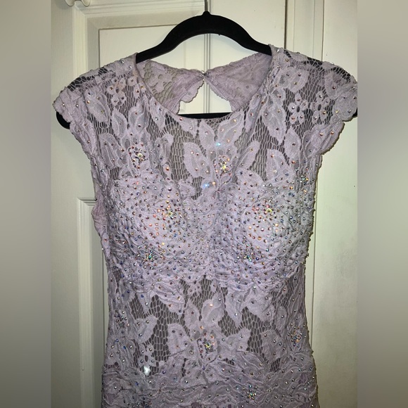 Unnoticeable missing rhinestones, hook broke in back but isnt needed. - Picture 4 of 13